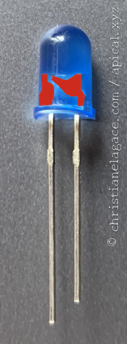 Anode et cathode d'une DEL bleue